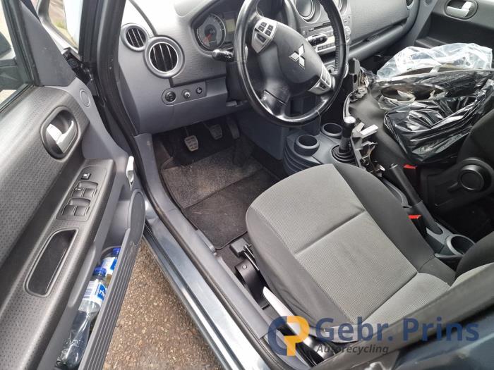 Mitsubishi Colt 1.3 16V Sloopvoertuig (2010, Grijs)