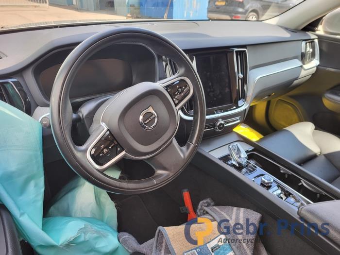 Volvo V60 II 2.0 B3 16V Mild Hybrid Sloopvoertuig (2020, Grijs)