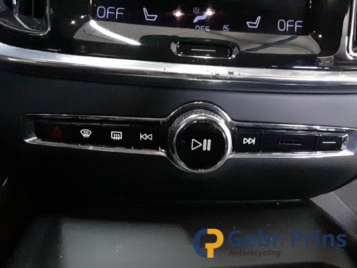 Volvo V60 II 2.0 B3 16V Mild Hybrid Sloopvoertuig (2020, Grijs)