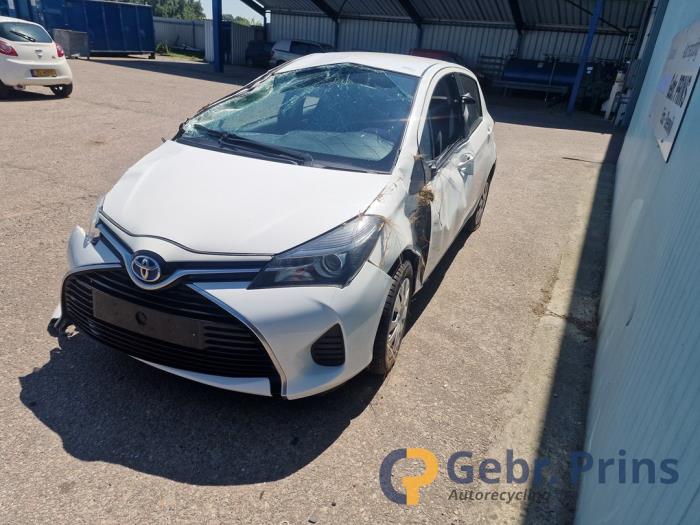 Toyota Yaris III 1.5 16V Hybrid Sloopvoertuig (2016, Wit)