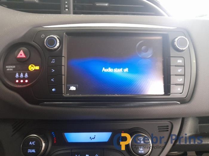 Toyota Yaris III 1.5 16V Hybrid Sloopvoertuig (2016, Wit)