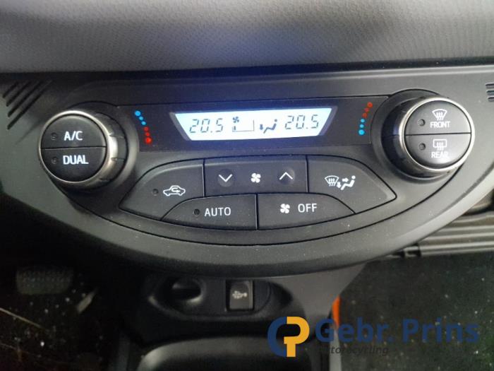 Toyota Yaris III 1.5 16V Hybrid Sloopvoertuig (2016, Wit)