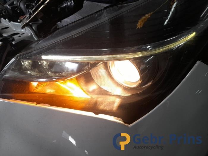 Toyota Yaris III 1.5 16V Hybrid Sloopvoertuig (2016, Wit)