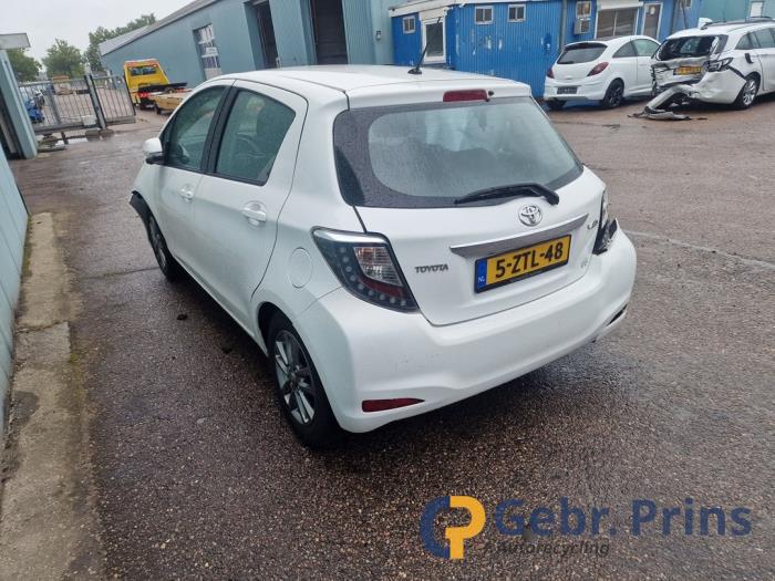 Toyota Yaris III 1.0 12V VVT-i Sloopvoertuig (2014, Wit)