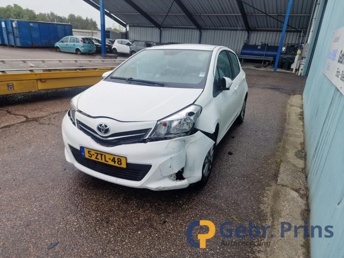 Toyota Yaris III 1.0 12V VVT-i Sloopvoertuig (2014, Wit)