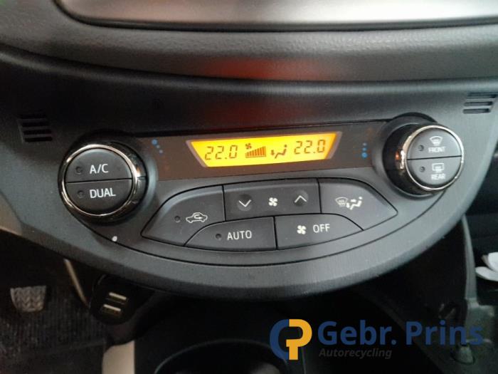 Toyota Yaris III 1.0 12V VVT-i Sloopvoertuig (2014, Wit)