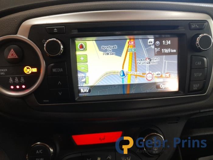 Toyota Yaris III 1.0 12V VVT-i Sloopvoertuig (2014, Wit)