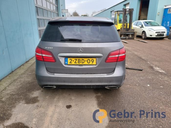 Mercedes B 1.6 B-180 BlueEFFICIENCY Turbo 16V Sloopvoertuig (2014, Grijs)