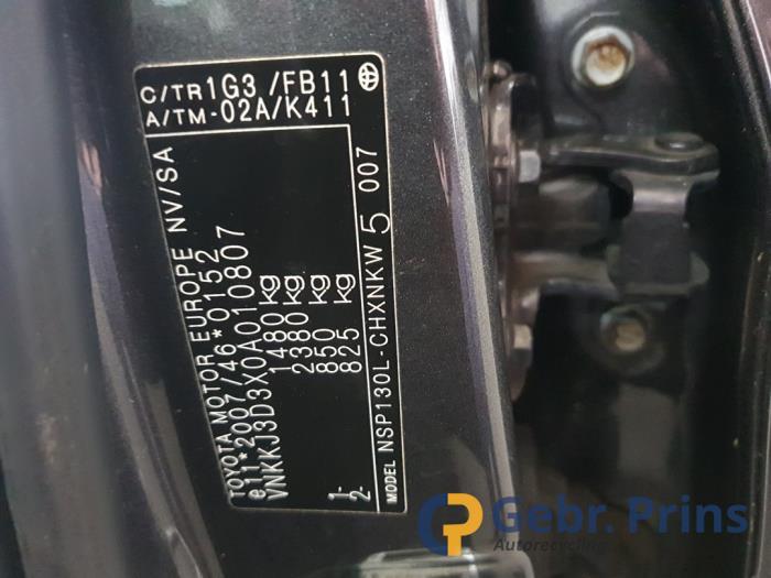 Toyota Yaris III 1.33 16V Dual VVT-I Sloopvoertuig (2011, Grijs)