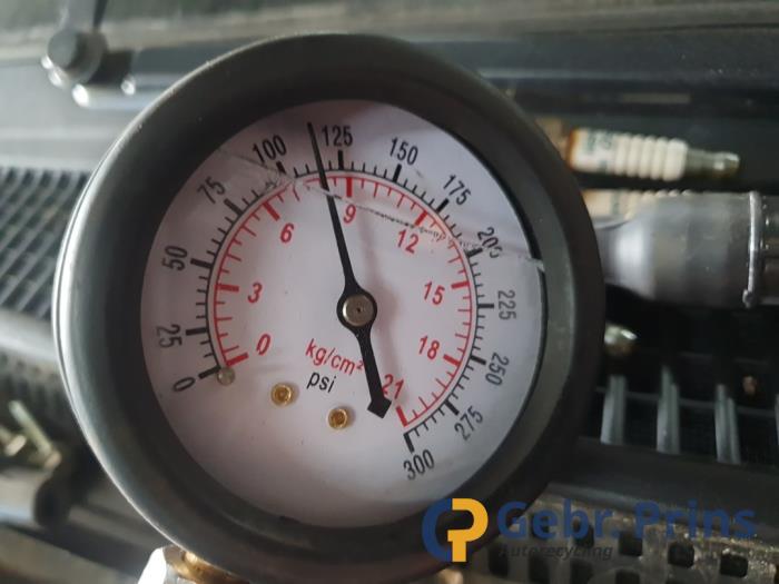 Toyota Yaris III 1.33 16V Dual VVT-I Sloopvoertuig (2011, Grijs)