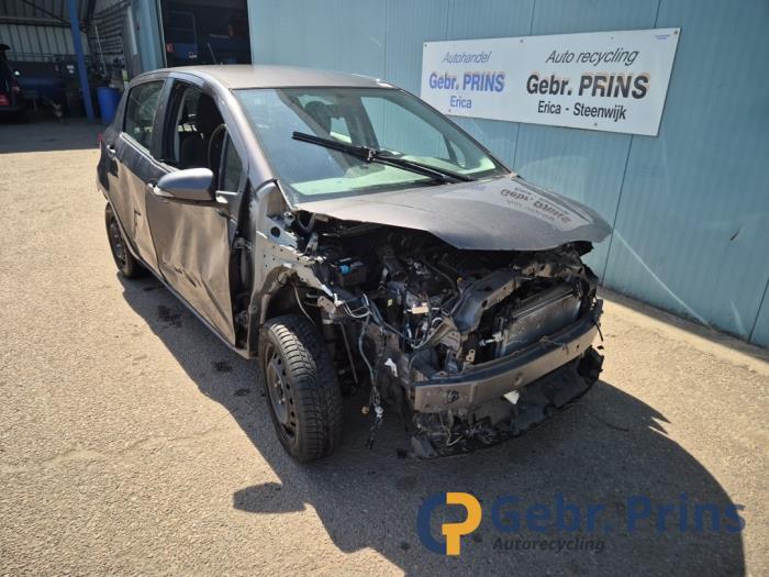 Toyota Yaris III 1.33 16V Dual VVT-I Sloopvoertuig (2011, Grijs)