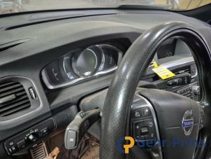 Volvo V60 I 2.4 D6 20V AWD Twin Engine Plug-in Hybrid Sloopvoertuig (2015, Zwart)