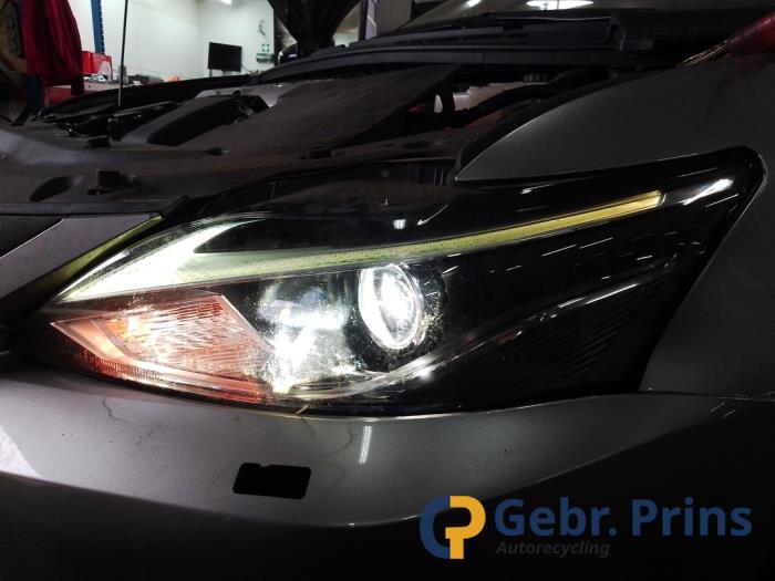 Lexus CT 200h 1.8 16V Sloopvoertuig (2018, Grijs)