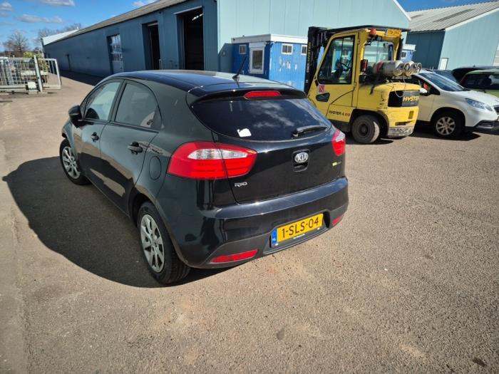 Kia Rio III 1.2 CVVT 16V Sloopvoertuig (2014, Zwart)