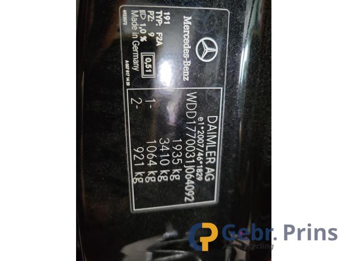 Mercedes A 1.5 A-180d Sloopvoertuig (2019, Metallic, Zwart)