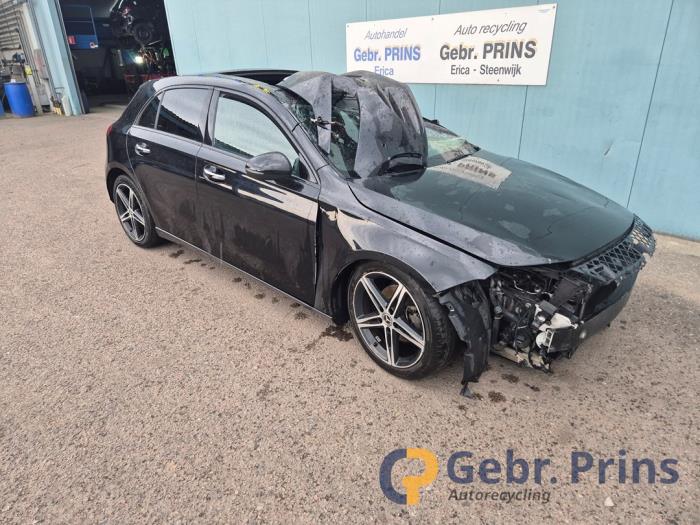 Mercedes A 1.5 A-180d Sloopvoertuig (2019, Metallic, Zwart)