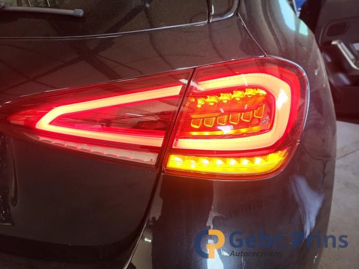 Mercedes A 1.5 A-180d Sloopvoertuig (2019, Metallic, Zwart)