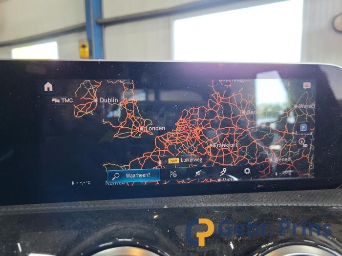 Mercedes A 1.5 A-180d Sloopvoertuig (2019, Metallic, Zwart)