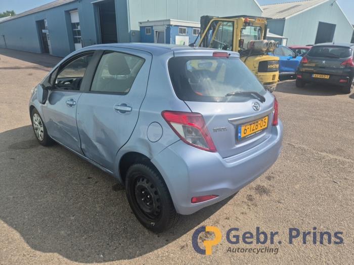 Toyota Yaris III 1.33 16V Dual VVT-I Sloopvoertuig (2012, Blauw)