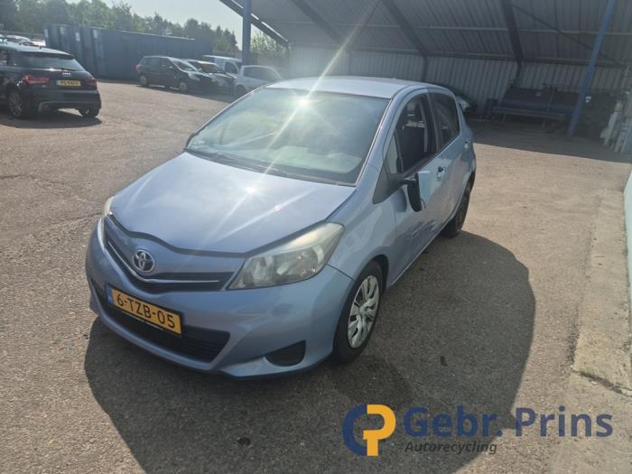 Toyota Yaris III 1.33 16V Dual VVT-I Sloopvoertuig (2012, Blauw)