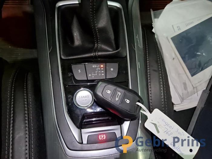 Peugeot 308 1.2 12V e-THP PureTech 130 Sloopvoertuig (2017, Blauw)