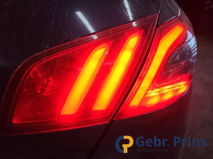 Peugeot 308 1.2 12V e-THP PureTech 130 Sloopvoertuig (2017, Blauw)