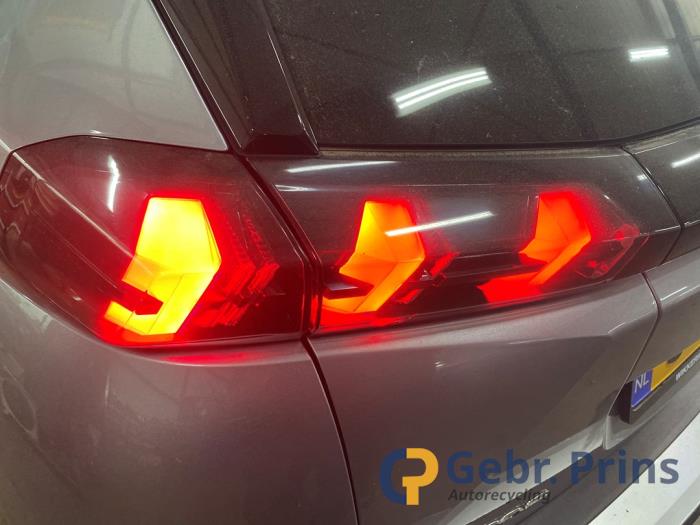 Peugeot 2008 1.2 VTi 12V PureTech 130 Sloopvoertuig (2021, Grijs)