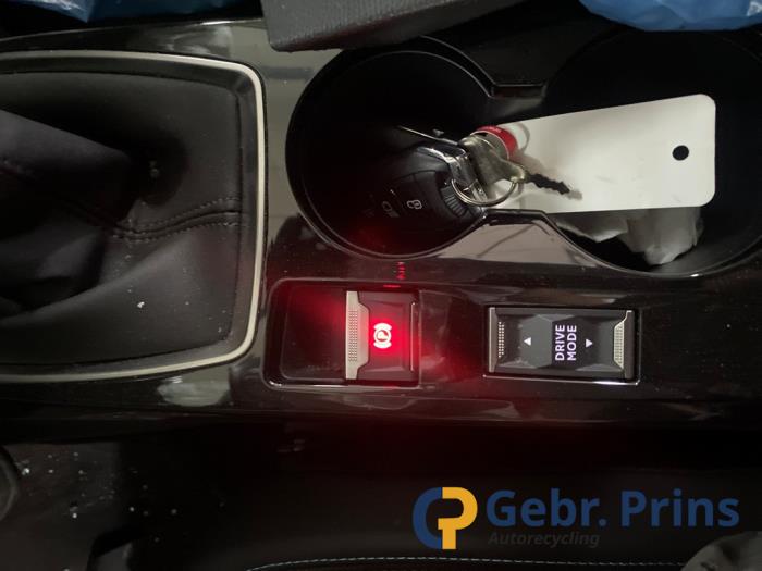 Peugeot 2008 1.2 VTi 12V PureTech 130 Sloopvoertuig (2021, Grijs)