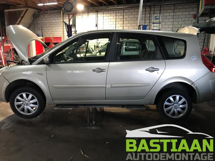 Renault Scénic II 2.0 dCi 16V 150 Sloopvoertuig (2007, Beige)