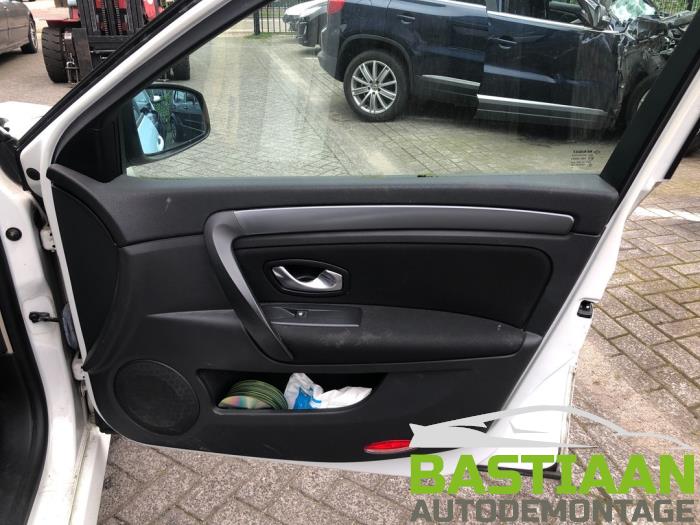 Renault Laguna III Estate 1.5 dCi 110 FAP Sloopvoertuig (2011, Wit)