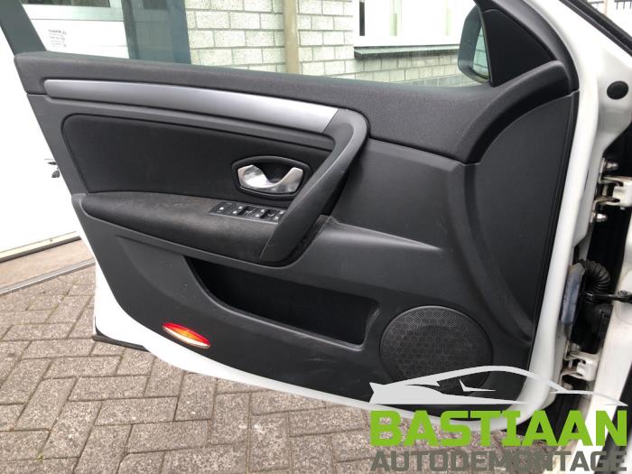 Renault Laguna III Estate 1.5 dCi 110 FAP Sloopvoertuig (2011, Wit)