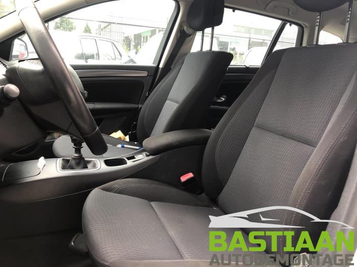 Renault Laguna III Estate 1.5 dCi 110 FAP Sloopvoertuig (2011, Wit)