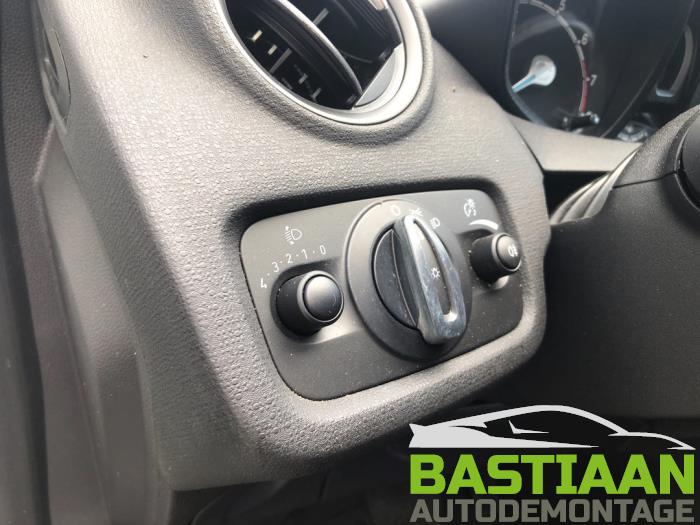 Ford Fiesta 6 1.6 16V PowerShift Sloopvoertuig (2013, Wit)