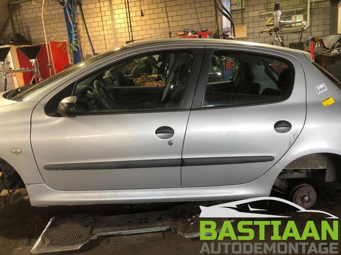 Peugeot 206 1.4 XR,XS,XT,Gentry Sloopvoertuig (2000, Grijs)