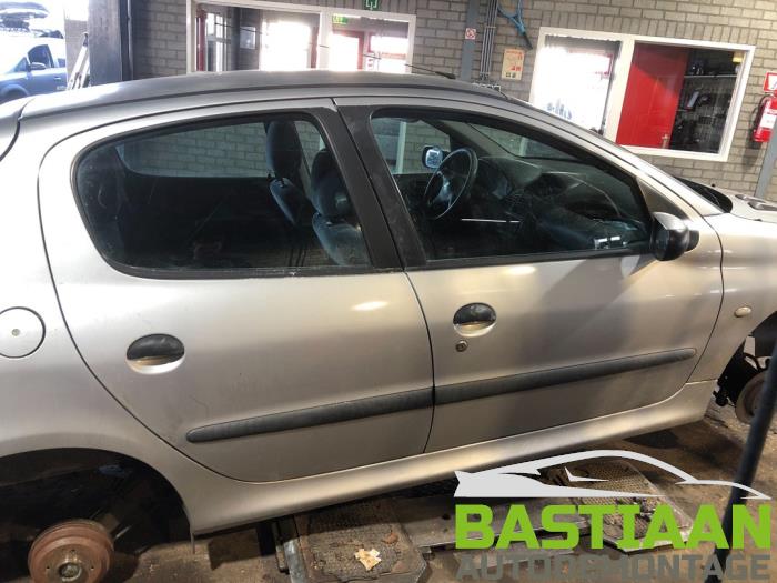Peugeot 206 1.4 XR,XS,XT,Gentry Sloopvoertuig (2000, Grijs)