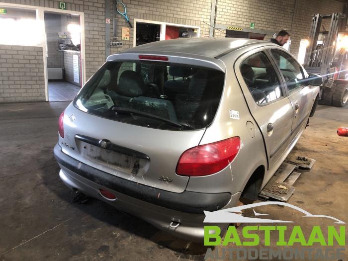 Peugeot 206 1.4 XR,XS,XT,Gentry Sloopvoertuig (2000, Grijs)