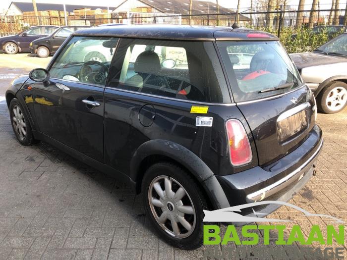 BMW Mini One/Cooper 1.6 16V One Sloopvoertuig (2004, Zwart)