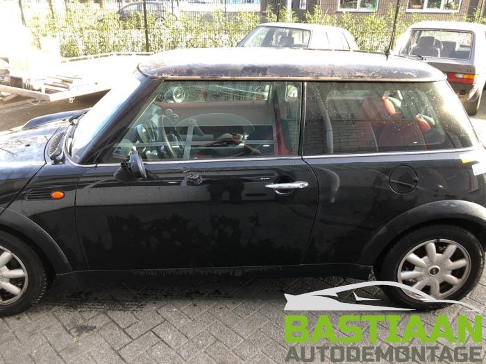 BMW Mini One/Cooper 1.6 16V One Sloopvoertuig (2004, Zwart)