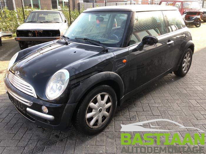 BMW Mini One/Cooper 1.6 16V One Sloopvoertuig (2004, Zwart)