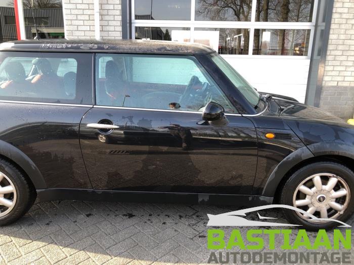 BMW Mini One/Cooper 1.6 16V One Sloopvoertuig (2004, Zwart)