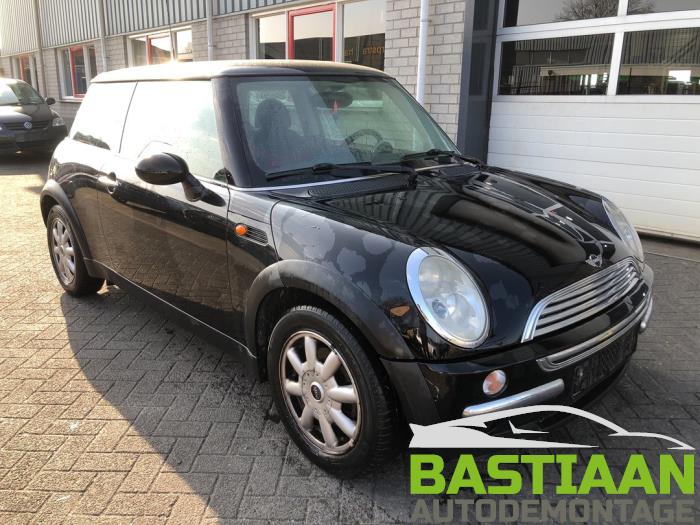 BMW Mini One/Cooper 1.6 16V One Sloopvoertuig (2004, Zwart)