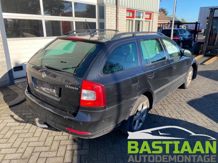 Skoda Octavia Combi 1.2 TSI Sloopvoertuig (2013, Zwart)