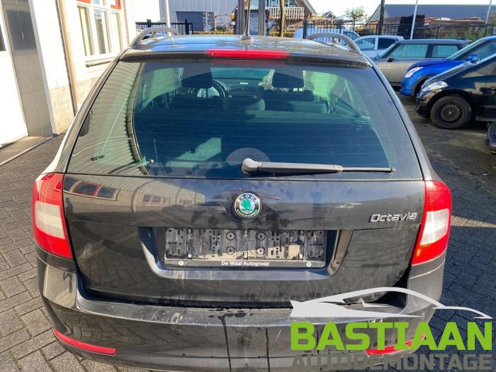 Skoda Octavia Combi 1.2 TSI Sloopvoertuig (2013, Zwart)