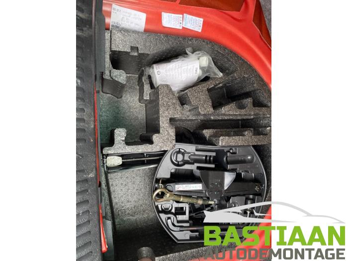 Volkswagen Polo V 1.6 TDI 16V 90 Sloopvoertuig (2010, Oranje)