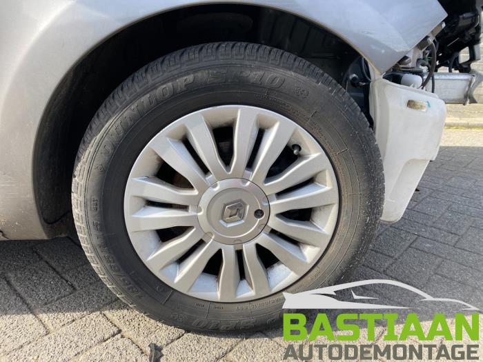 Renault Clio IV 0.9 Energy TCE 90 12V Sloopvoertuig (2013, Grijs)