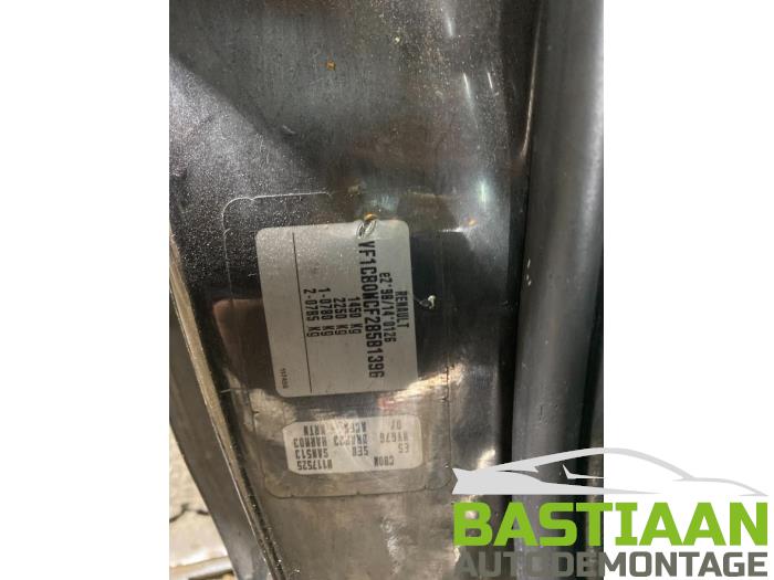 Renault Clio II 1.2 16V Sloopvoertuig (2003, Zwart)