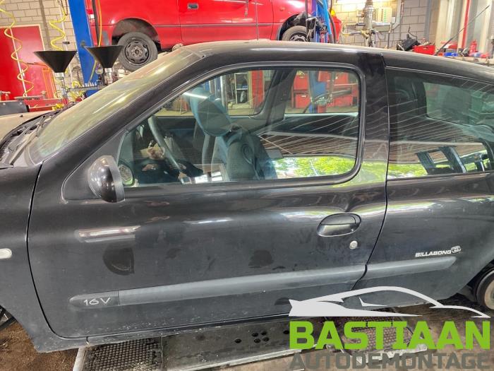 Renault Clio II 1.2 16V Sloopvoertuig (2003, Zwart)