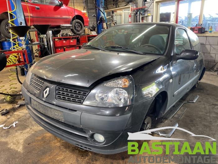 Renault Clio II 1.2 16V Sloopvoertuig (2003, Zwart)
