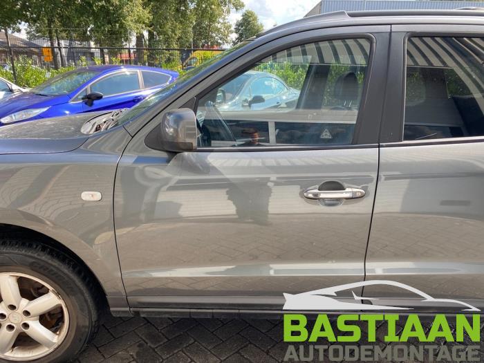 Hyundai Santa Fe II 2.7 V6 24V 4x2 Sloopvoertuig (2007, Grijs)