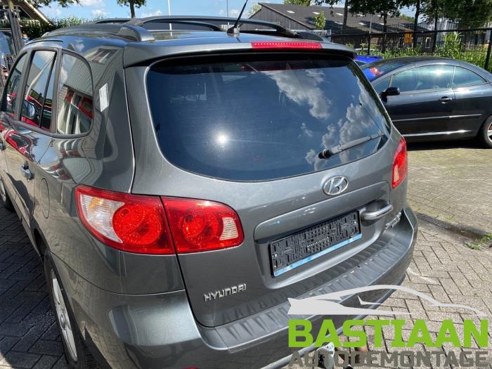 Hyundai Santa Fe II 2.7 V6 24V 4x2 Sloopvoertuig (2007, Grijs)